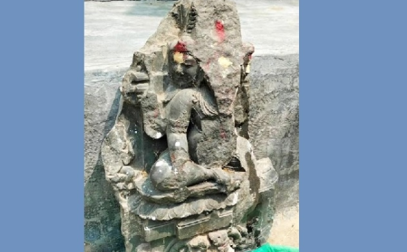 নওগাঁর মহাদেবপুরে ৭০ কেজি ওজনের একটি 'কষ্টিপাথরের’ মূর্তি উদ্ধার